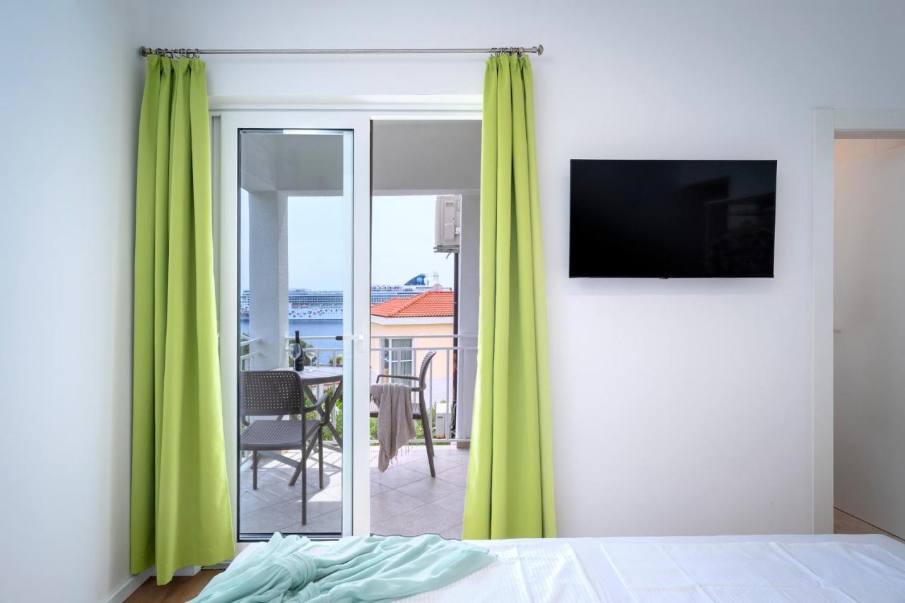 Feelhvar Along Bluelagoon Beach Hvar Town Exterior photo