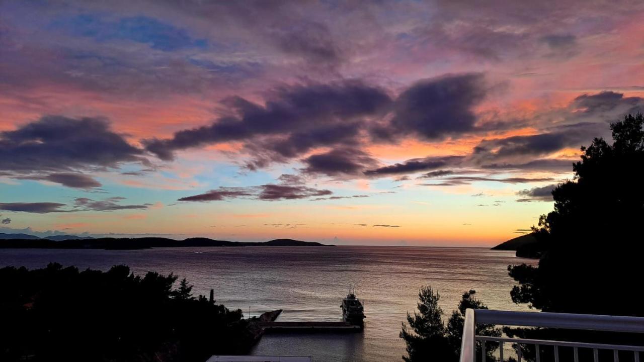 Feelhvar Along Bluelagoon Beach Hvar Town Exterior photo