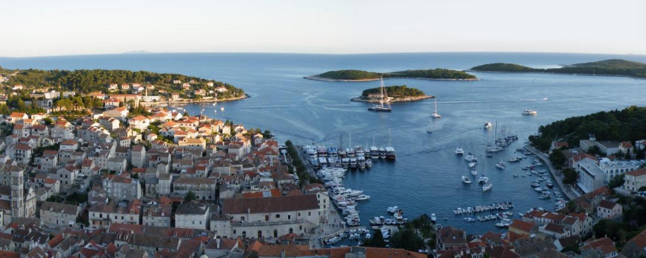 Feelhvar Along Bluelagoon Beach Hvar Town Exterior photo