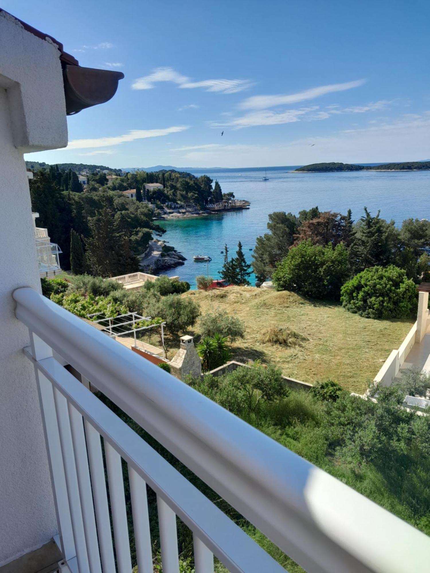 Feelhvar Along Bluelagoon Beach Hvar Town Room photo